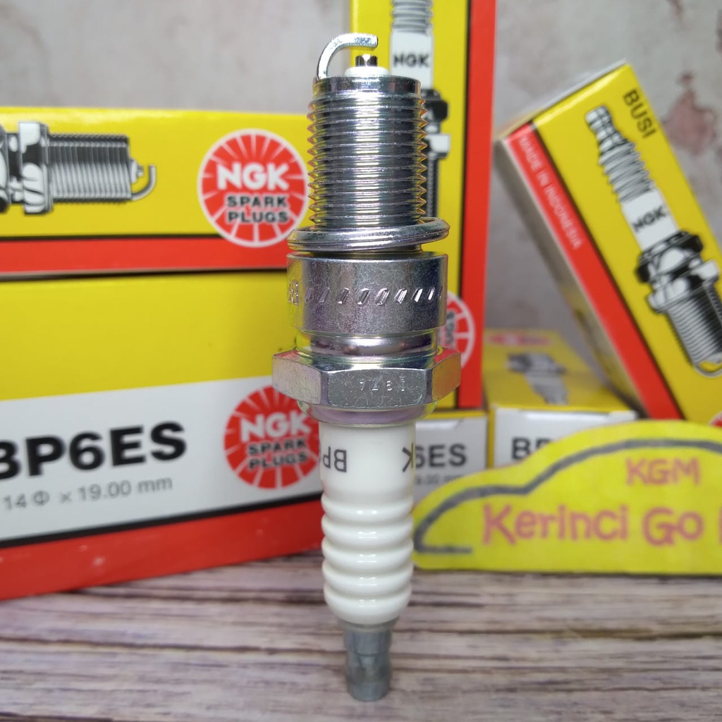 Busi NGK BMW 520i E28 2.0 Spark Plugs BP6ES