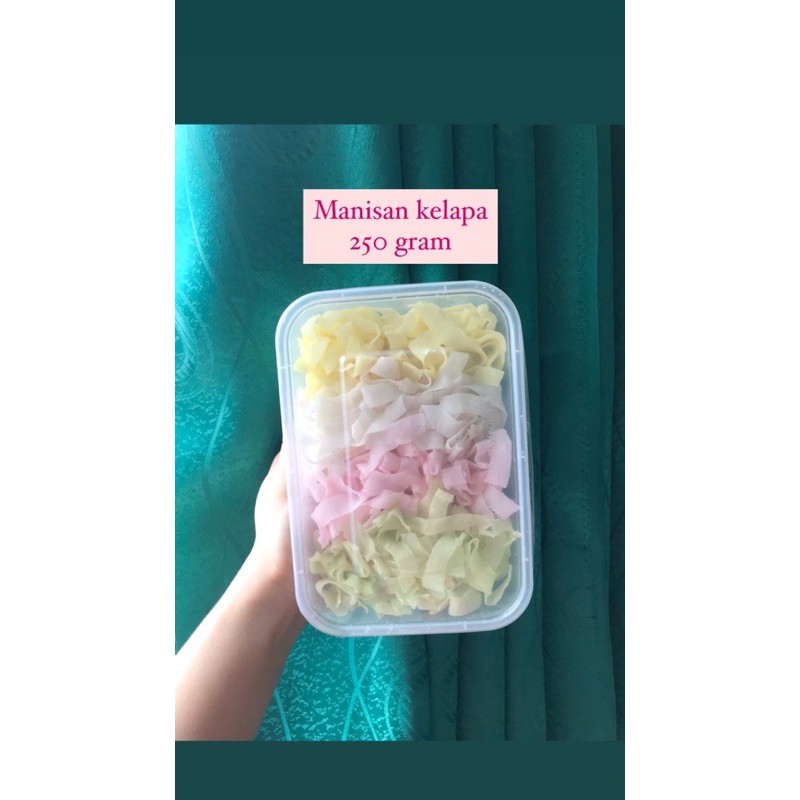 

MANISAN KELAPA 250 GRAM MANISAN KELAPA KERING WARNA WARNI SNACKY MEDAN