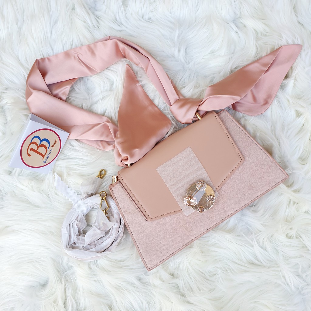 Tas charles and keith scraf soft pink