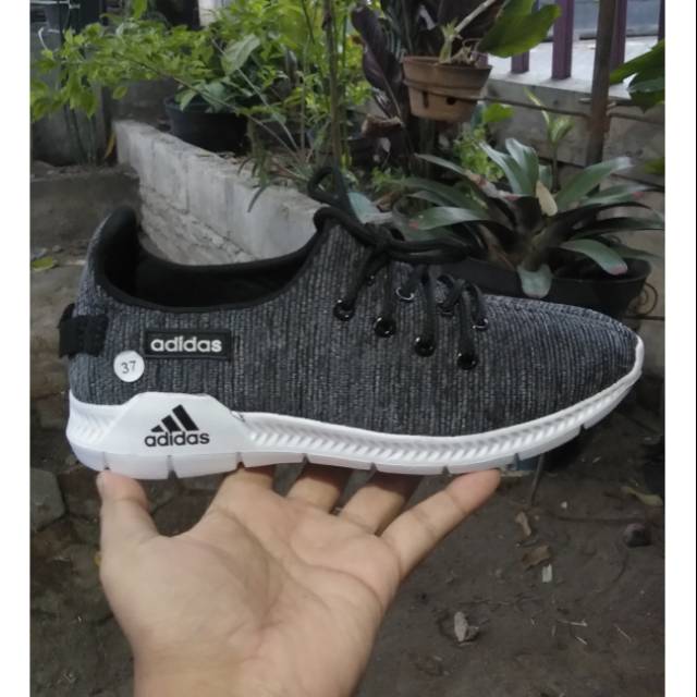 Sepatu sport adidas cewek.sepatu sneaker. Sepatu murah Emma Collestions jombang