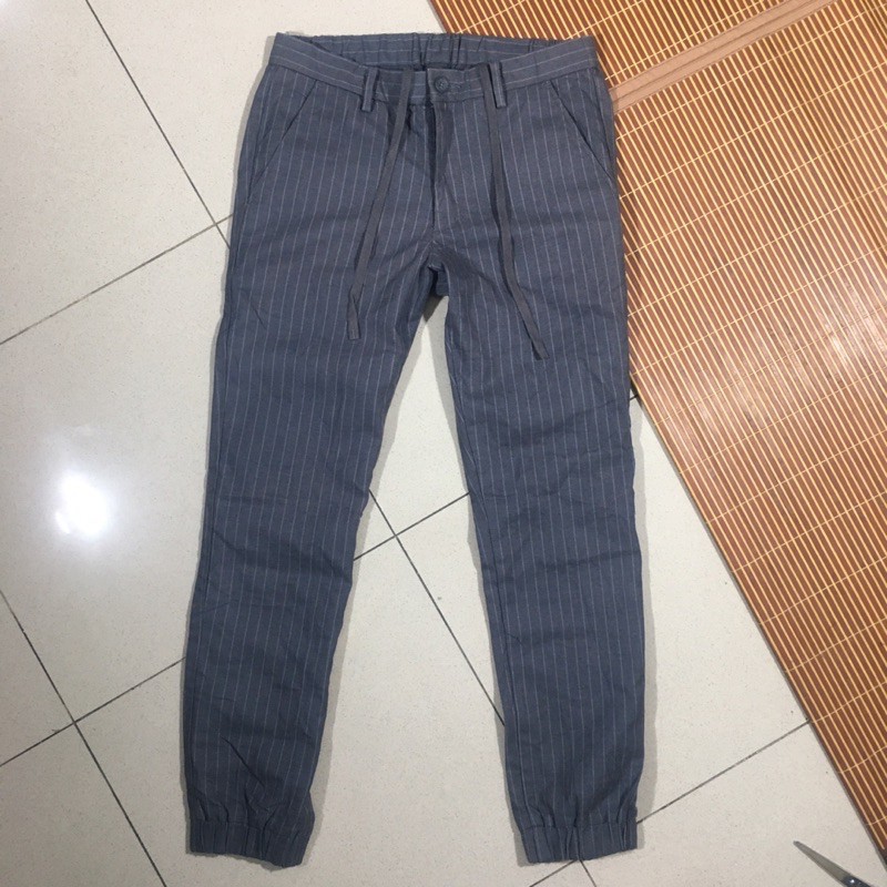 celana jogger uniqlo-pria/cowok-bekas/second original-size 30-31