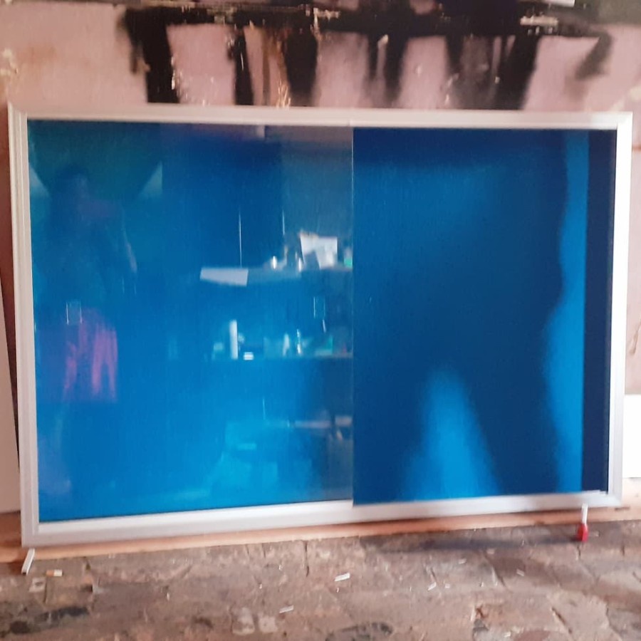 

Mading Softboard Kaca 100 × 150 Cm , Karpet Biru