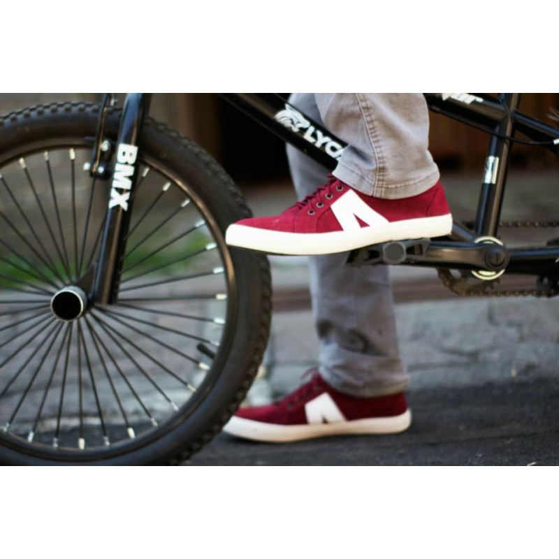 SEPATU BLACK MASTER EDISI ARIEL NOAH BAYAR DITEMPAT COD