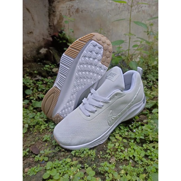 Sepatu nike wanita / sepatu olahraga wanita