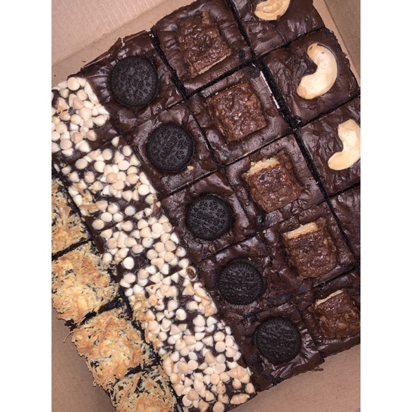 

FUDGY BROWNIES 20x20 @PRISSYCOOKIES