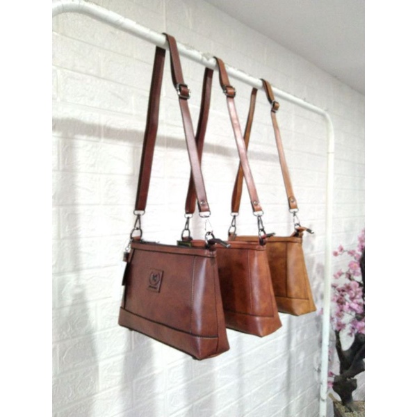 Tas selempang Wiwit Tresna Moonzaya | Tas selempang wiwit Warna Darkbrown Brown Camel