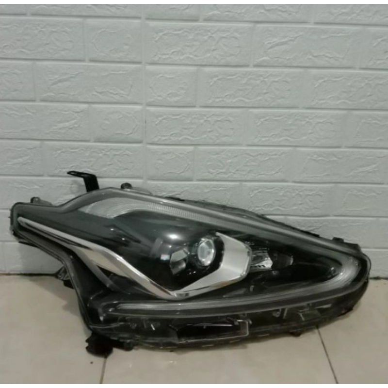 headlamp toyota sienta Q