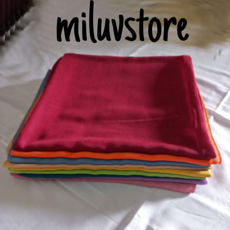 (Preloved) Kerudung Paris Segi Empat Polos / Jilbab Paris Segi Empat Polos