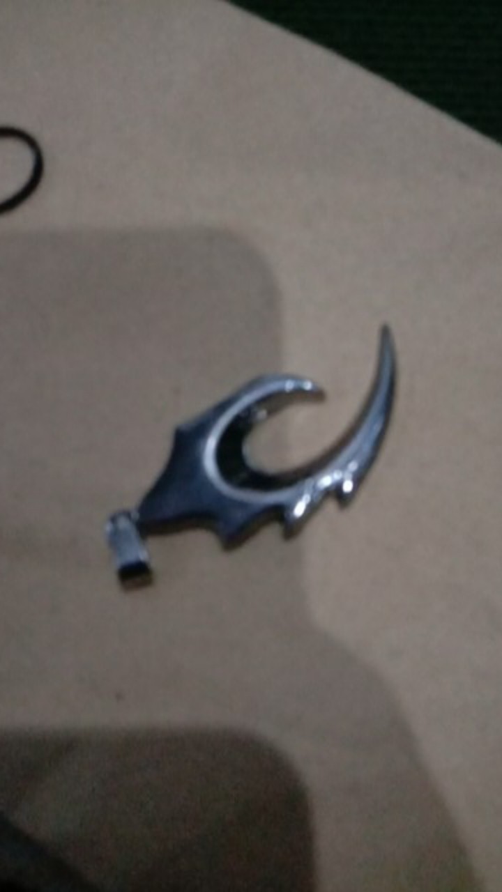 Liontin Metal Model Pembuka Botol