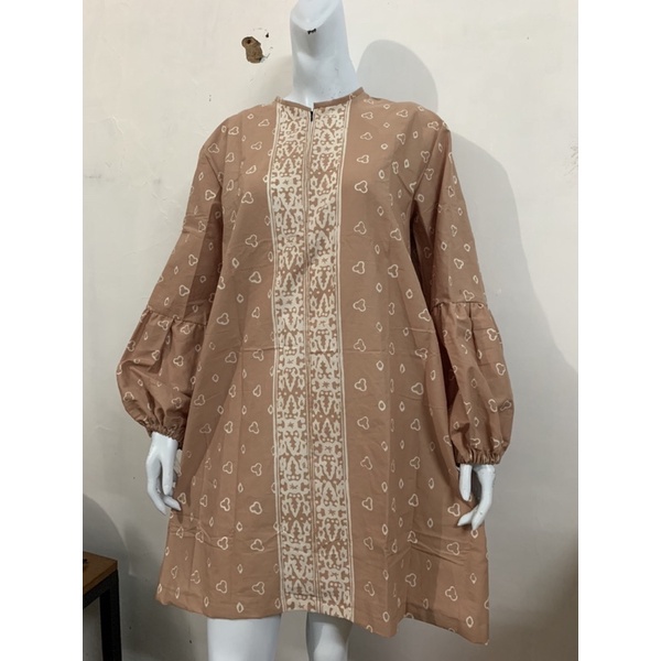 TUNIK BATIK GARUTAN WARNA COKLAT SUSU LENGAN BALON GARUTAN BATIK PRINTING SOLO BATIK KERJA KULIAH LU