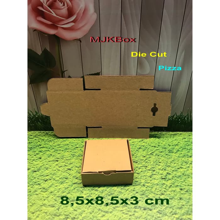 

SALE kardus /karton/box .uk. 8x8x3 cm...model Die Cut minimal beli 20 pcs