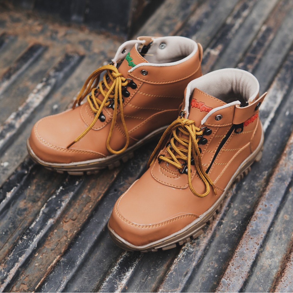 Sepatu Safety Boots Pria Kickers Morisey TAN Ujung Besi Bots Sefty Kerja Boot Outdoor Tracking Shoes