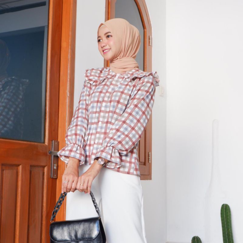 BLOUSE CERUTY DEALOVA | TARTAN MIZU | LUCIA WOLFIS | PRETTY RUFFLE BLOUSE-MIZU MAROON