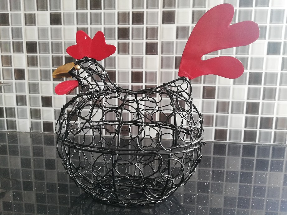 Free Ongkir J&t / Keranjang Telur / Tempat Telur Model Ayam Size L Hitam (untuk 7 - 8 Telur)