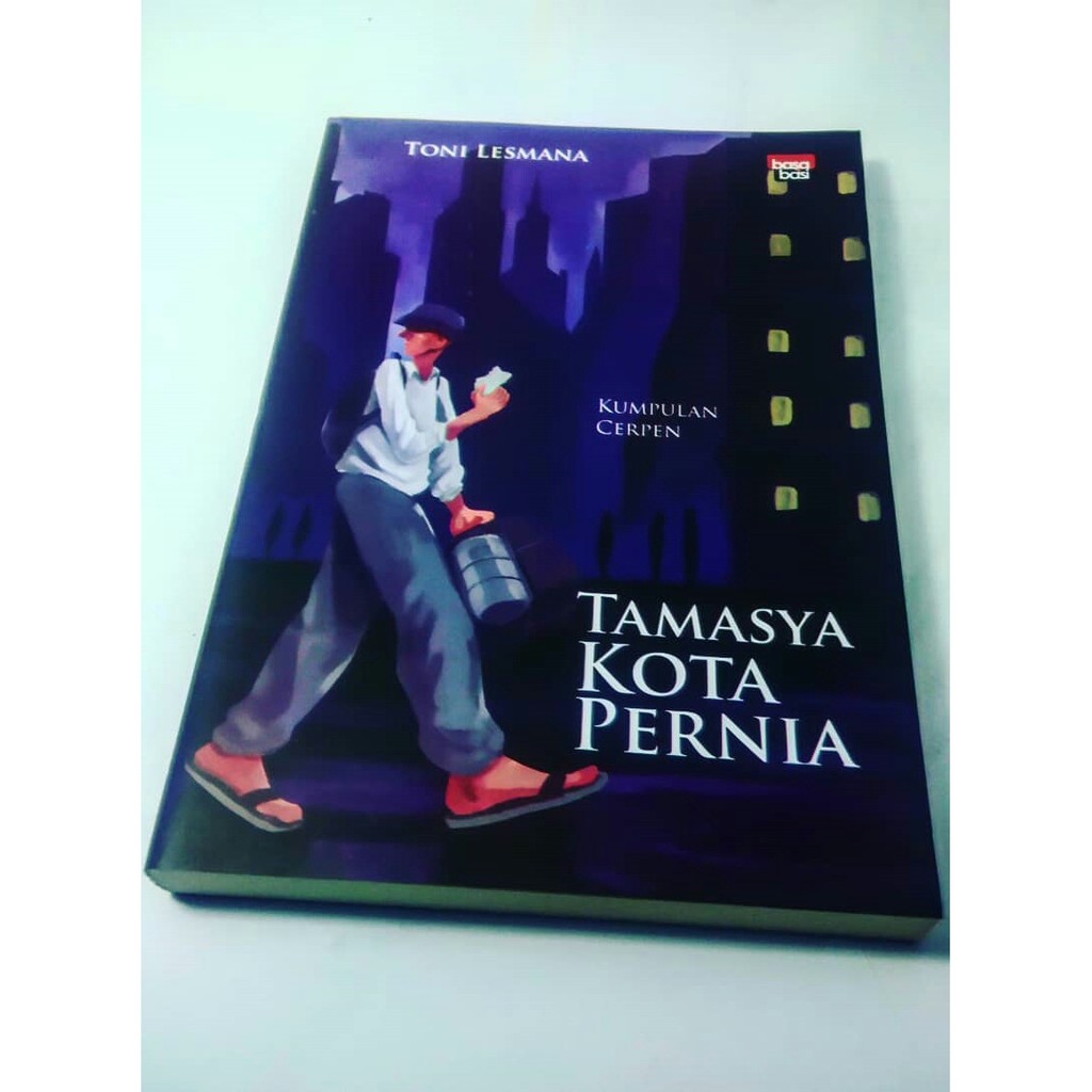 

Buku Tamasya Kota Pernia Kumcer Karya Toni Lesmana