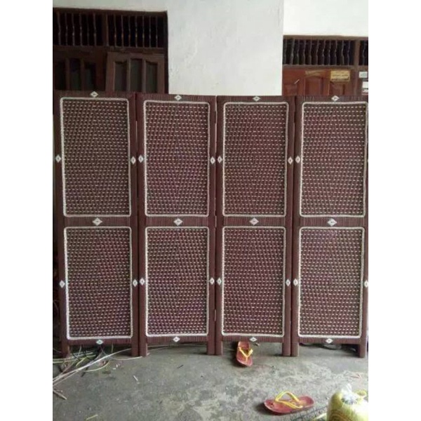 pembatas ruangan rotan sintetis 4pintu free kaki penyangga