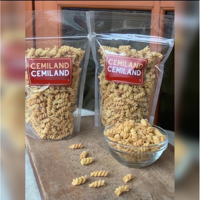 

Makaroni Spiral ASIN / Gandum Spiral Asin / Cemilan Murah / Snack Murah Gurih (DUMAL) 250 gram