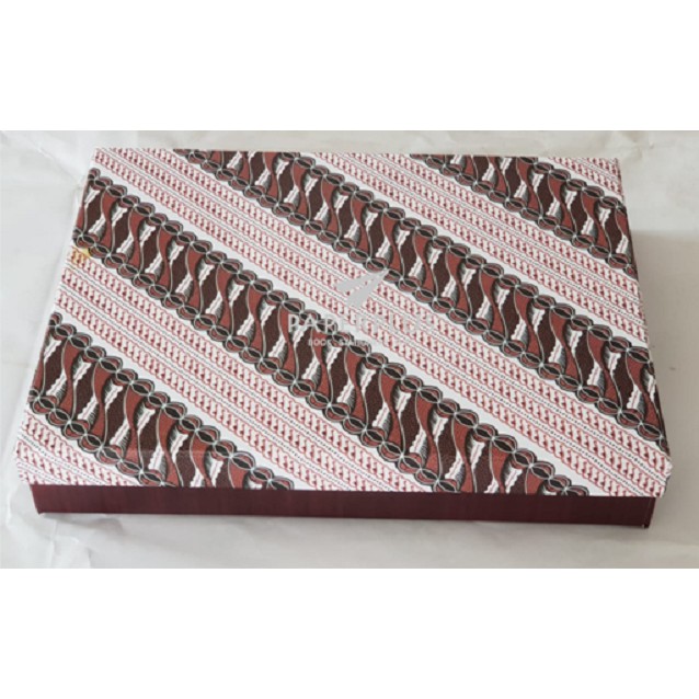 

Kotak Kado / Kotak Hadiah / Gift Box Persegi Batik Coklat Merah Putih