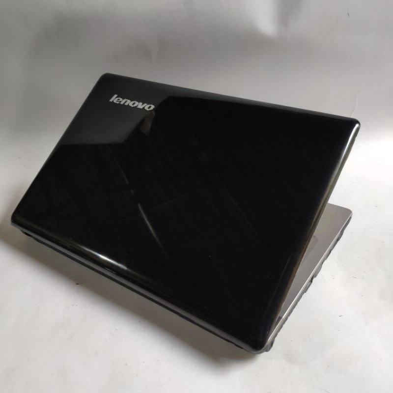 Laptop Desain Lenovo Ideapad   - core i5 - ram 4gb - like new