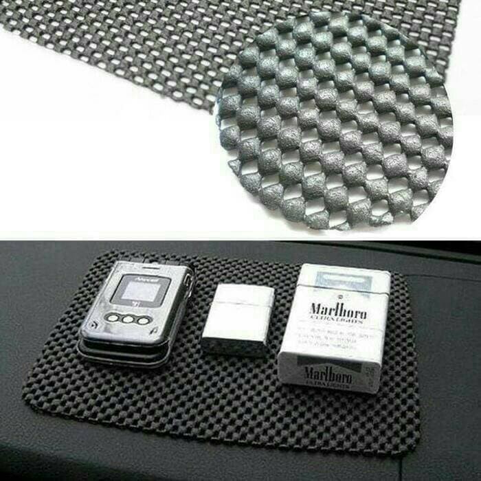 Taplak Karpet Anti Slip Mat Licin Tatakan Dashboard Mobil Car 20x21 CM