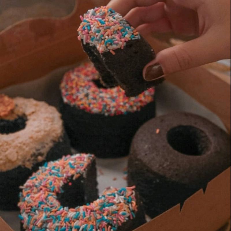 

Hampers 4 in 1 box Bolu Ketan Hitam Gommy