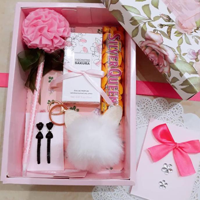 

Birthday Gift Box 2 'Hadiah Ulang Tahun Pacar / Teman Cewe'