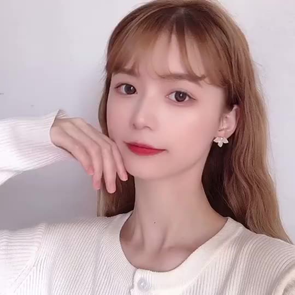 Anting stud Bentuk Bunga Kecil Warna Putih Gaya retro Elegan Untuk Wanita