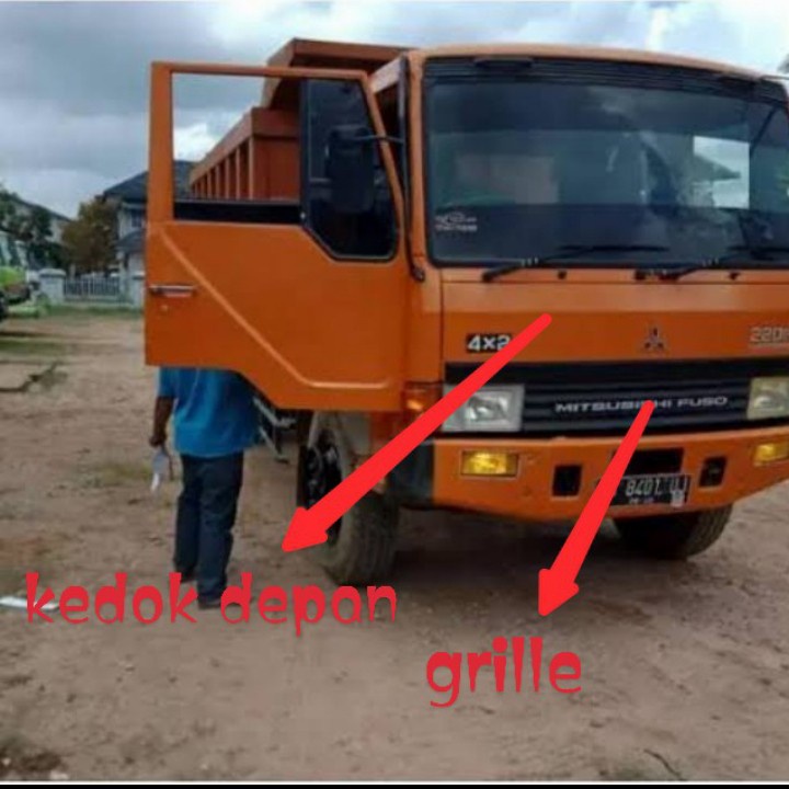 GRILLE DEPAN TULISAN MITSUBISHI FUSO PS 220 190 GANJO OEM