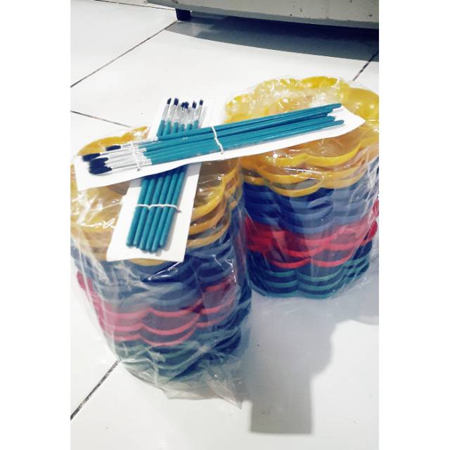 

Paket palet dan kuas lukis cat air