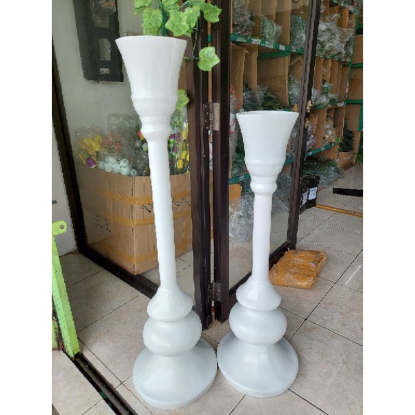 Pot vas bunga tinggi dekorasi panggung pernikahan