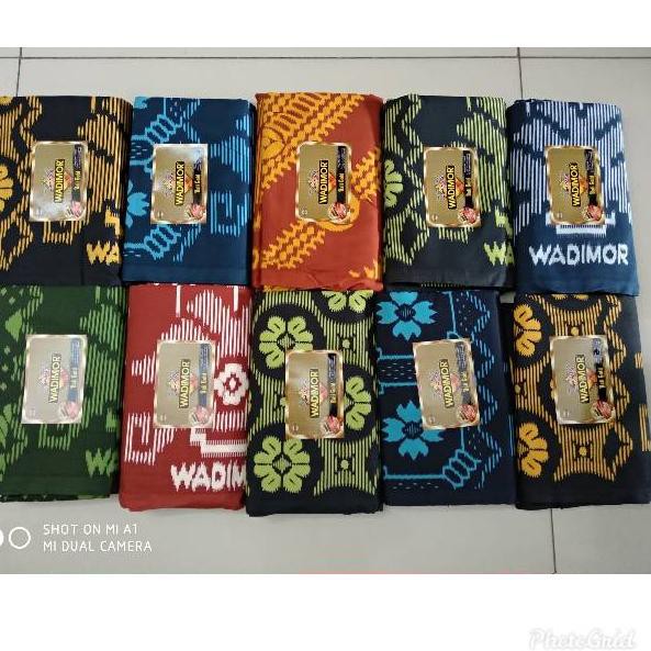 Harga Spesial -  Sarung Wadimor Bali Gold