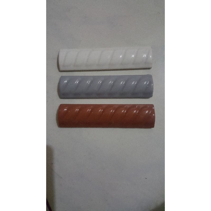 kuku macan / list Keramik polos 10 cm