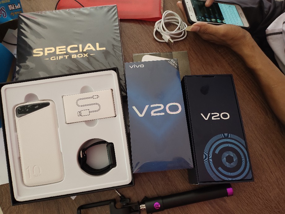 VIVO V20 RAM 8GB ROM 128GB GARANSI RESMI 1 TAHUN | Shopee