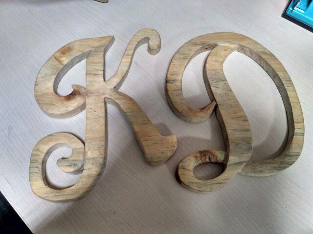 Huruf Kayu 20cm