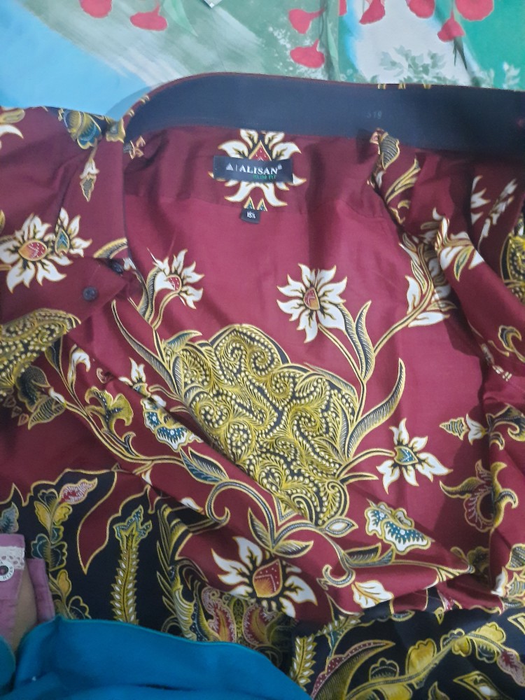 Hem Alisan Batik Lengan Pendek