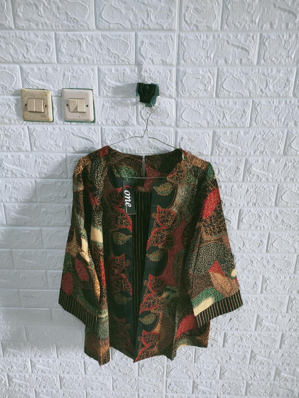 Awena - Busan Blouse Batik Wanita