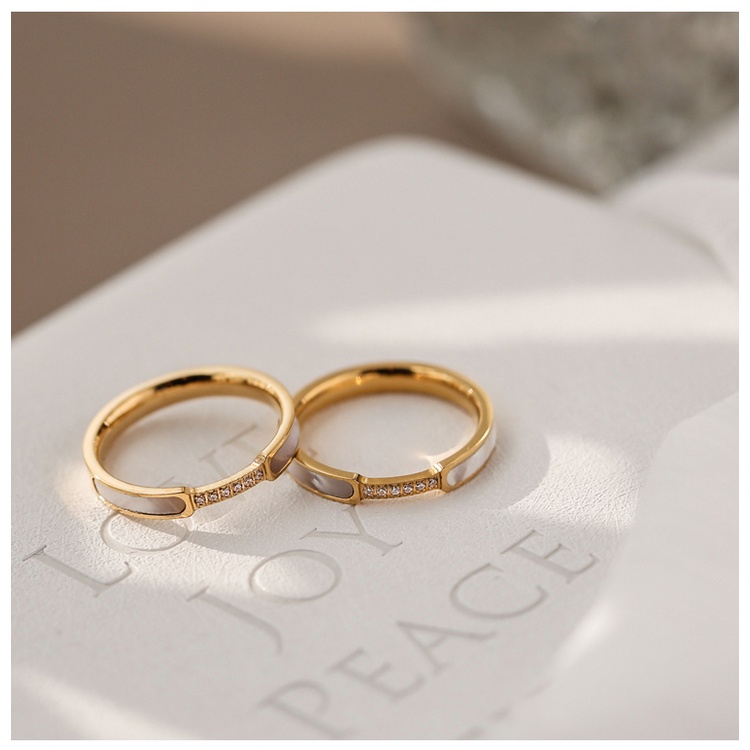 Cincin Bahan Titanium Steel Lapis Emas 18k Aksen Mutiara Zircon Gaya Korea Untuk Wanita