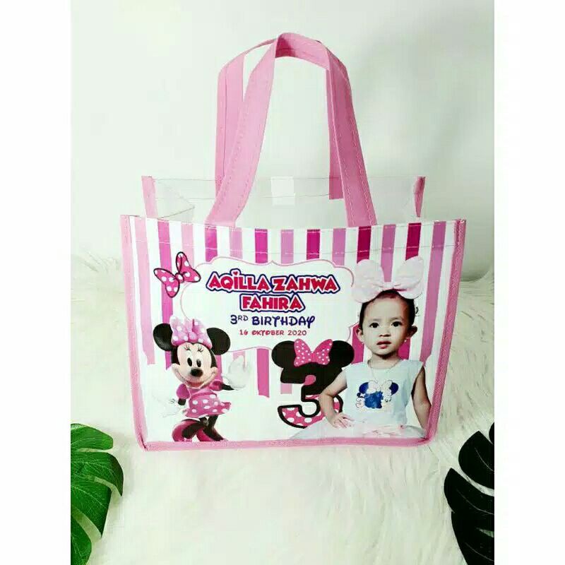 

Tas souvenir ULTAH full mika mix banner ukuran 20*25*18