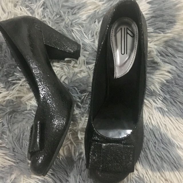 I WEAR UP SHOES - BLACK BY DIANA RIKASARI