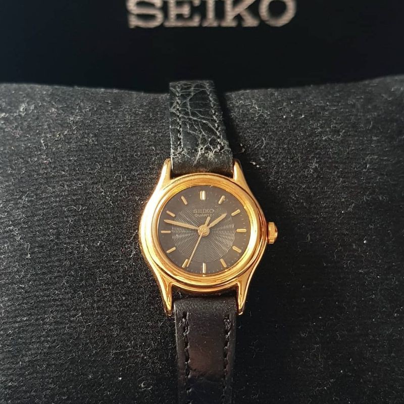 Jam Tangan Wanita Seiko V401-1221