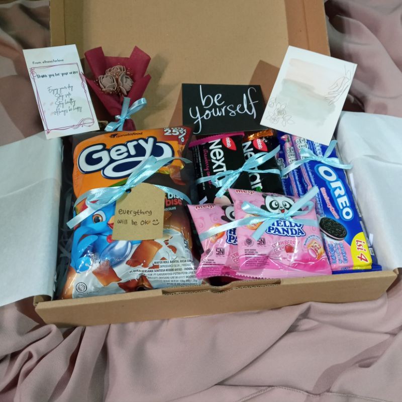 

Hampers Gery + Nextar + Oreo + Hello Panda - HAMPERS SNACK ulang tahun - hampers snack wisuda - hampers sempro - hampers snack