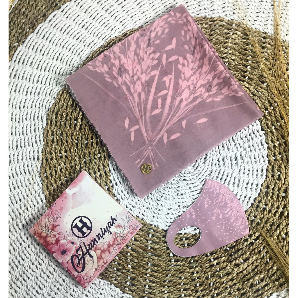 Jilbab Segi Empat Motif Padi Monogram (Pink Salem)