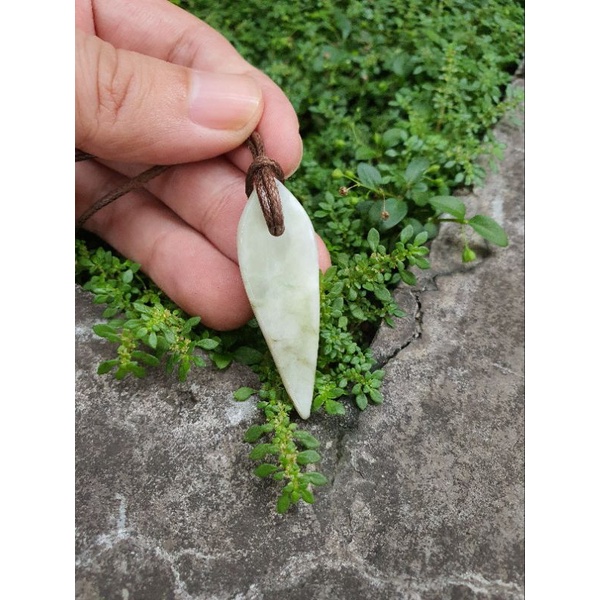 Liontin ice jade giok aceh bentuk daun