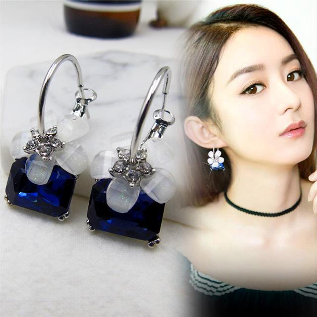 Profil tinggi dan murah hati trendi fashion ornamen Kristal cherry blossom anting-anting cincin/stud