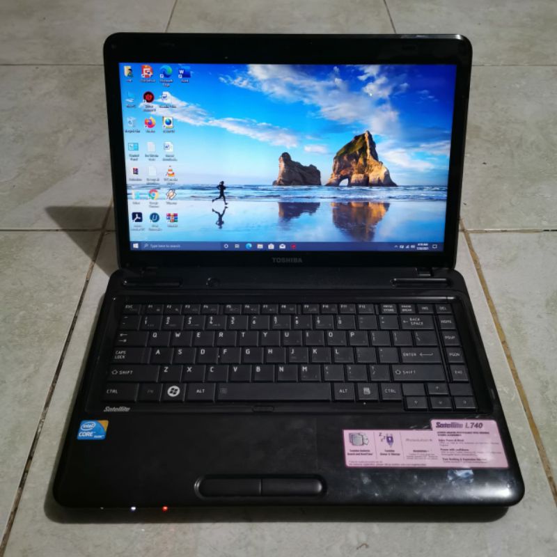 Laptop Toshiba Satelite L740 intel Cor i3 Ram 4GB/320Gb 14 inc Windows 10