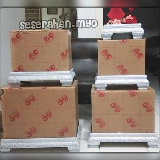 

READY BAYAR DITEMPAT KOTAK SESERAHAN ACRYLIC / HANTARAN AKRILIK WHITE SILVER PRODUK TERBATAS Kode