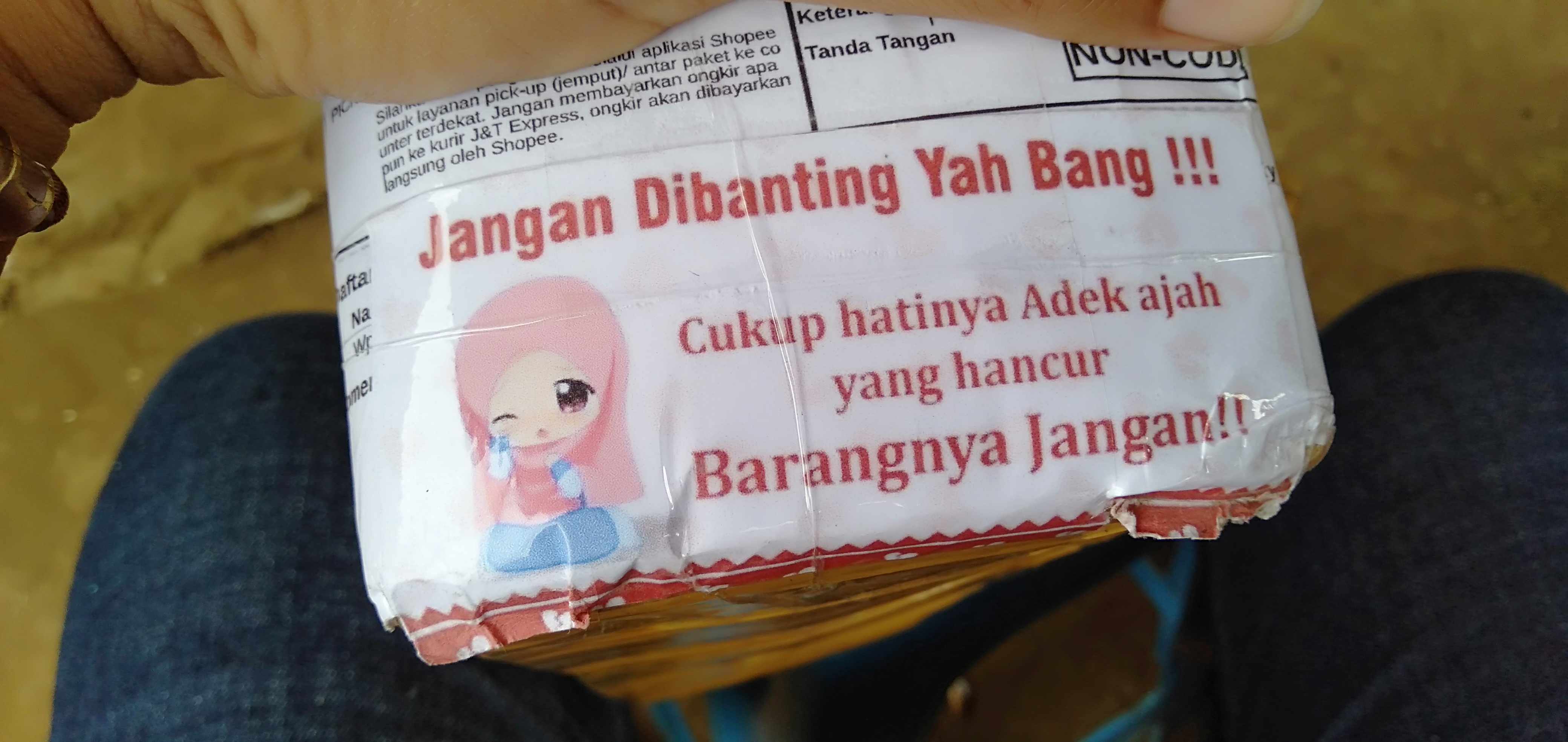 Wpc Pembersih Porselen Biru Botol Isi 800ml