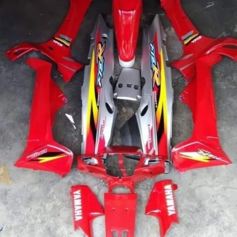 cover body halus f1zr merah silver limited edition