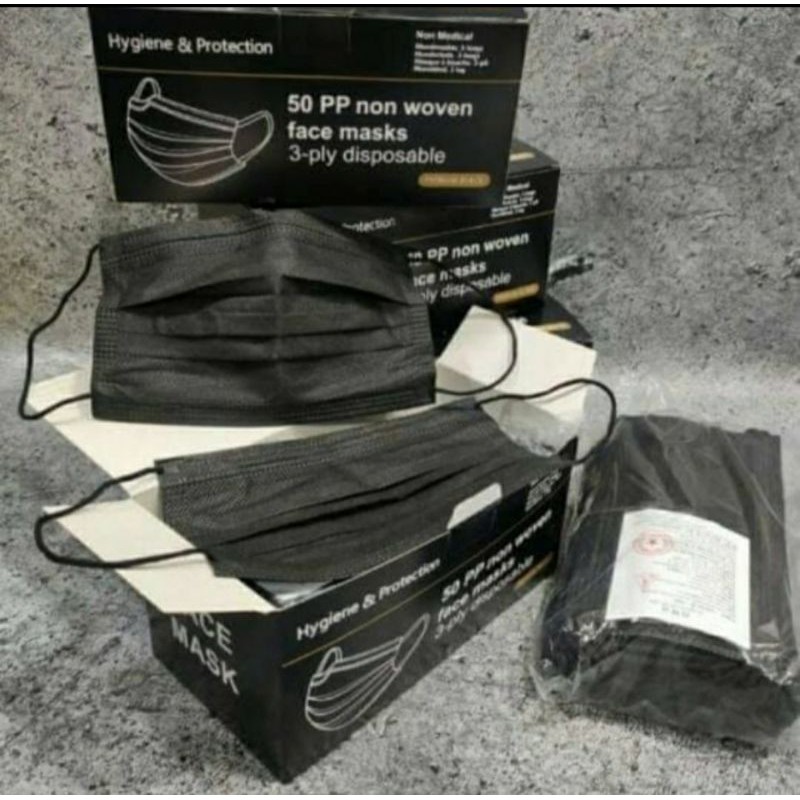 Masker 3 Ply Disposable Face Mask HITAM Isi 50pcs PLUS BOX