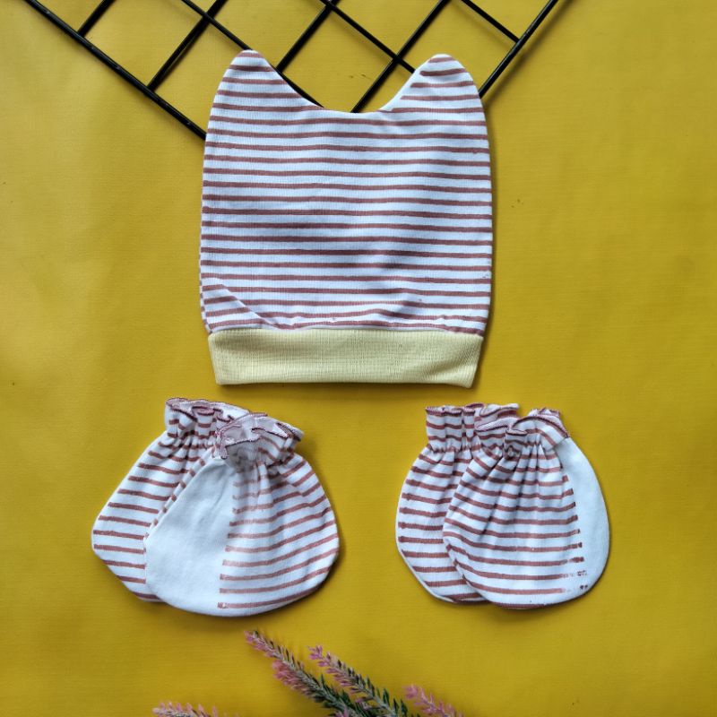 set topi sarung tangan kaki bayi garis salur newborn